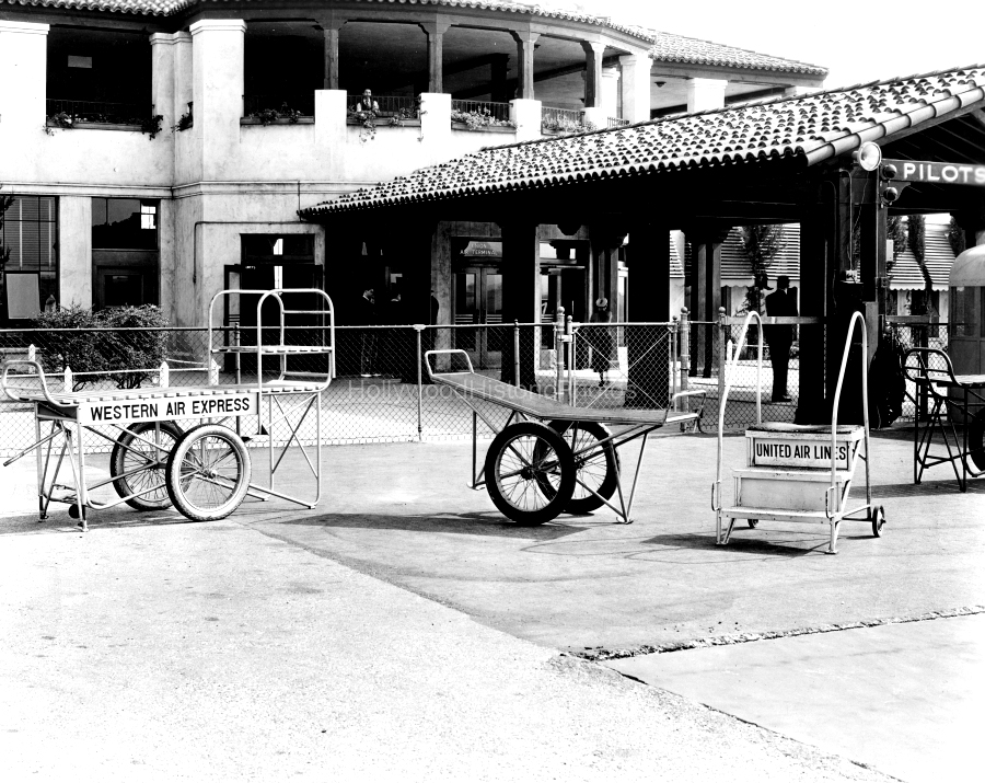 Burbank Union Air Terminal 1943  Landing field and Pilots entrance wm.jpg